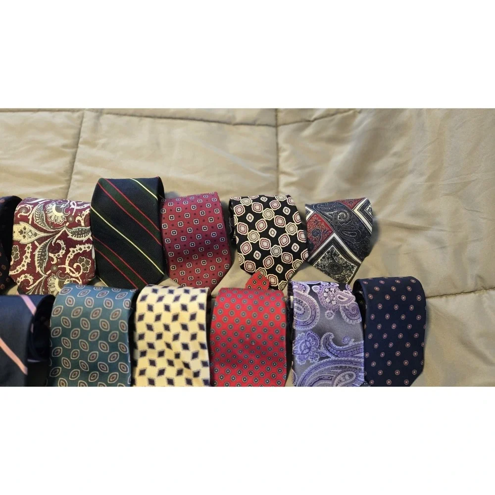 Lot of 16 Silk Ties Stafford Van Heusen Geoffrey Beene Paisley Stripe Geometric